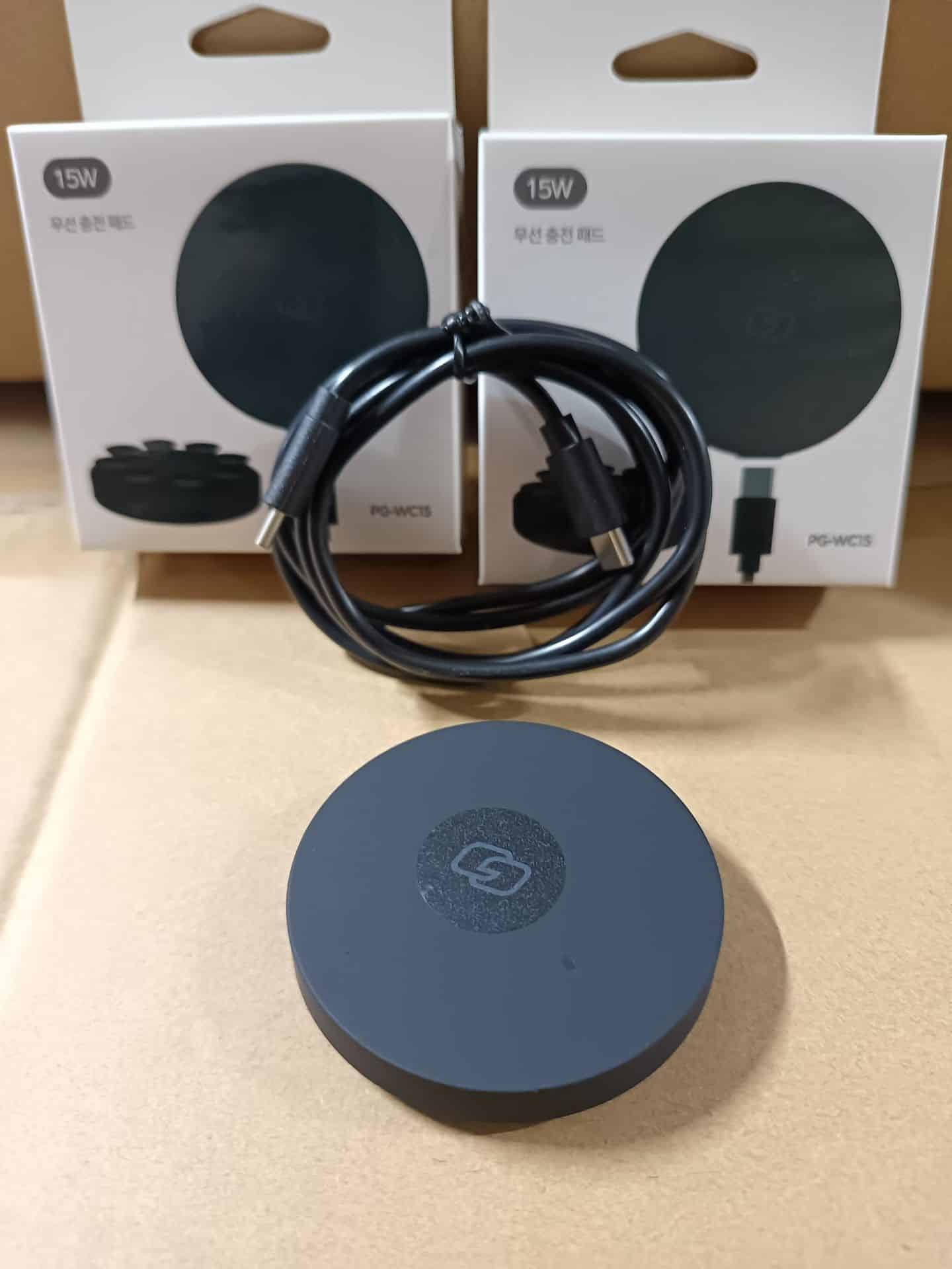 Magnetic wireless charger set with 1.2m USB-C to USB-C cable –吸附式快充 pad for iPhone and Samsung
