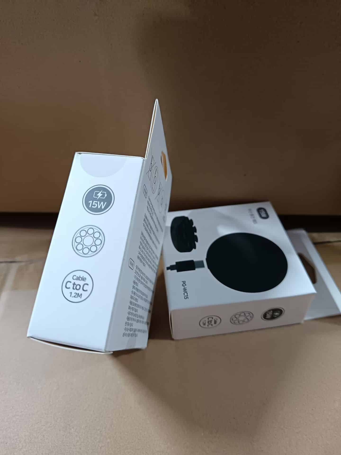 Magnetic wireless charger set with 1.2m USB-C to USB-C cable –吸附式快充 pad for iPhone and Samsung